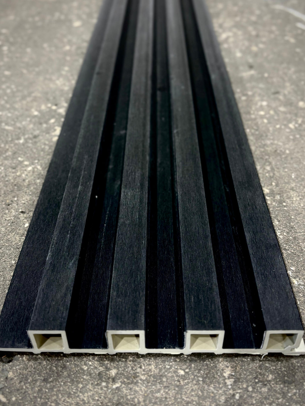 King - Noir W10