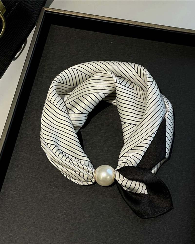 Effortless Glamour: Pop-On Pearl Necklace Scarf 🧣