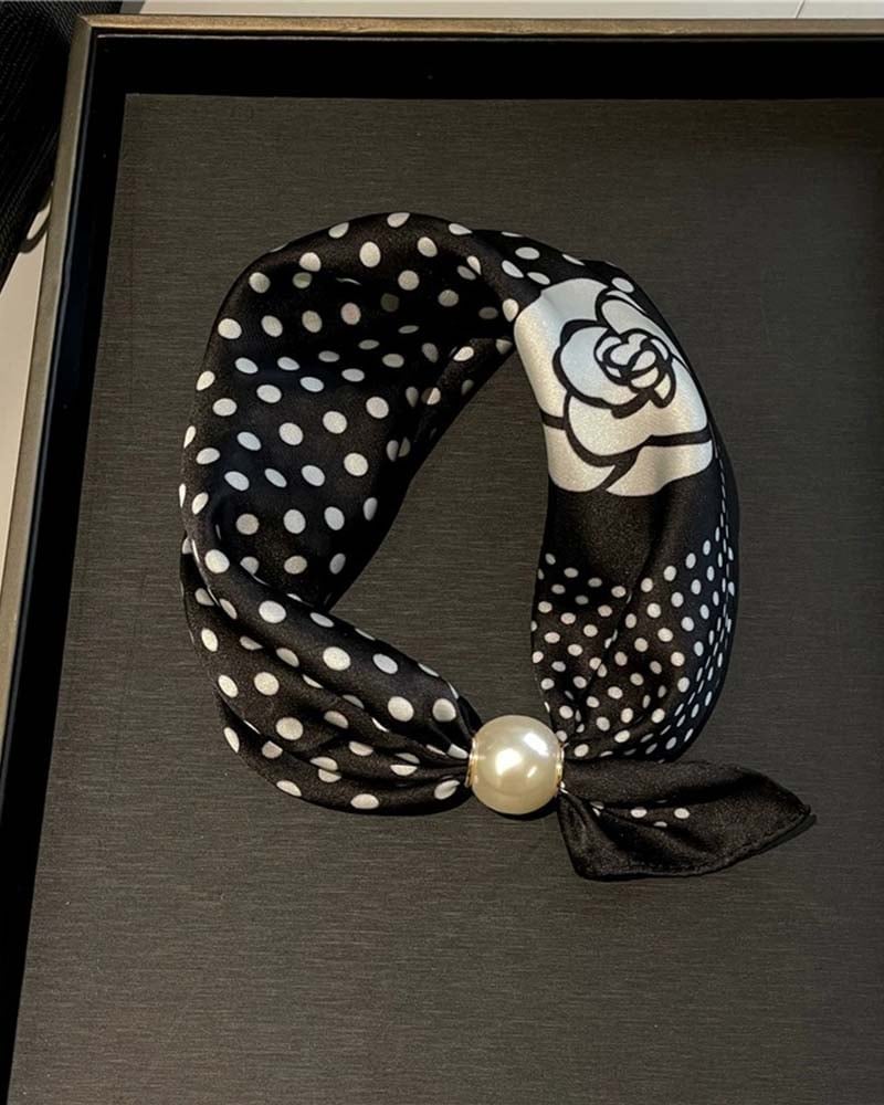 Effortless Glamour: Pop-On Pearl Necklace Scarf 🧣